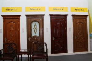 日上木门样品门